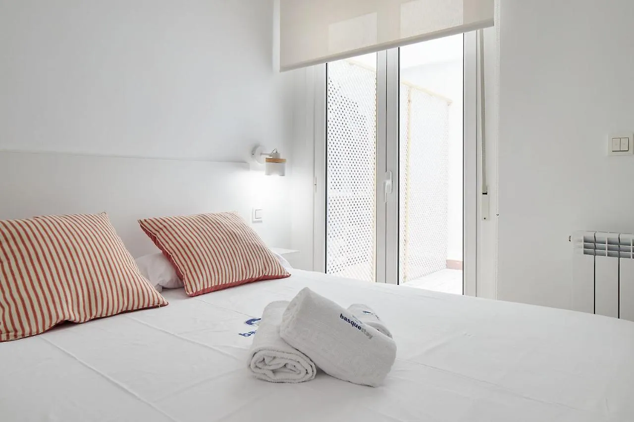 Malibu - Basque Stay San Sebastian 0*,  Spain